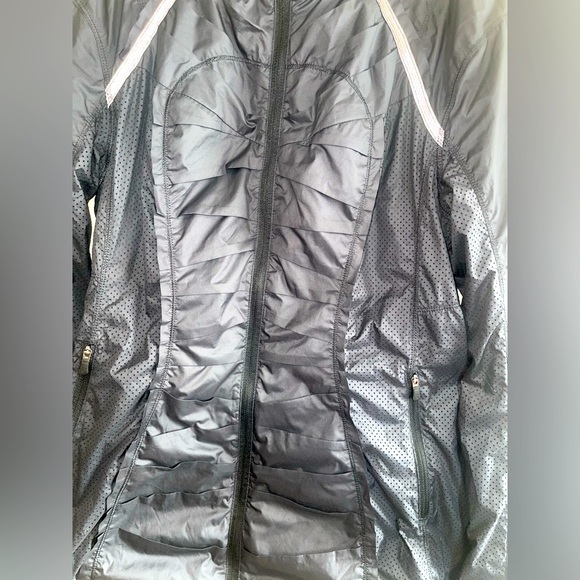 Lululemon Run‎ Take Flight Zip Up Black Jacket Rare size 8 - Picture 2 of 7